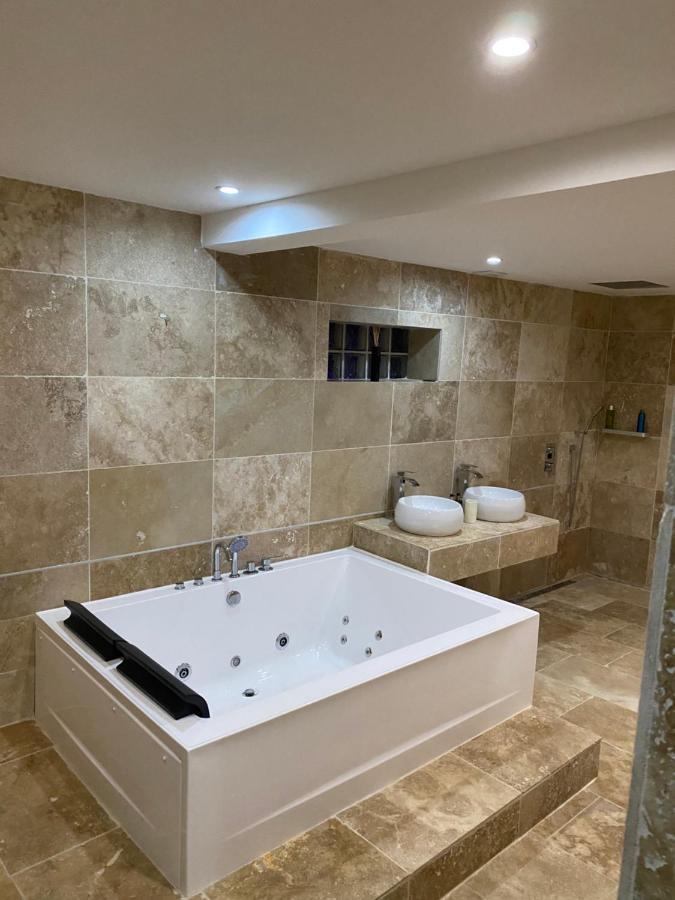 O Bain Soleil Bed & Breakfast Bourg-Saint-Andéol Екстериор снимка